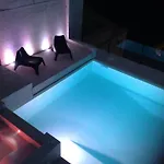 202 Luxury Pool Isola Bella Дом отдыха *
