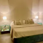 202 Luxury Pool Isola Bella Дом отдыха *