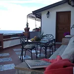 202 Luxury Pool Isola Bella Дом отдыха *